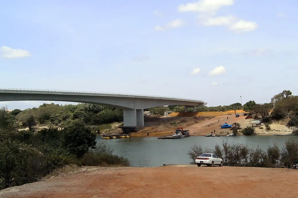 Photo of the bridge over the Tacutu River, which links Bonfim, in Brazil, to Lethem, in Guyana